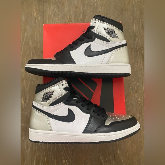 Air Jordan 1 High OG “Silver Toe” Size 8.5M/10W - Picture 3 of 10